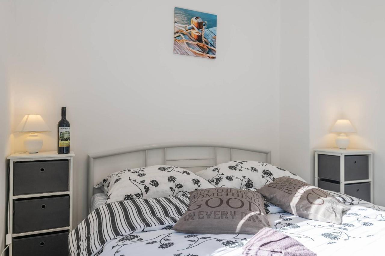 Apartment Petra Pula Extérieur photo