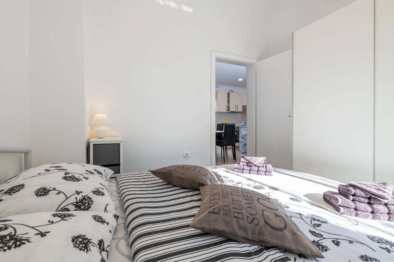 Apartment Petra Pula Extérieur photo